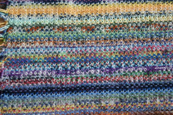 Scrappy Scarf, ein Schal aus Sockenwollresten gestrickt in Weboptik