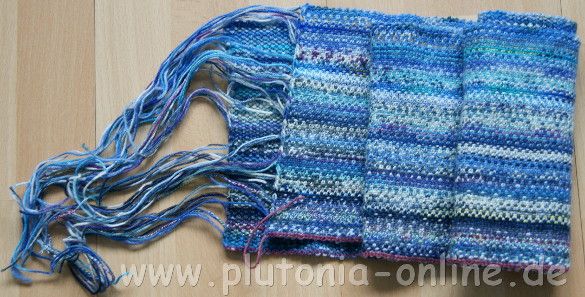 Scrappy Scarf, ein Schal aus Sockenwollresten gestrickt in Weboptik