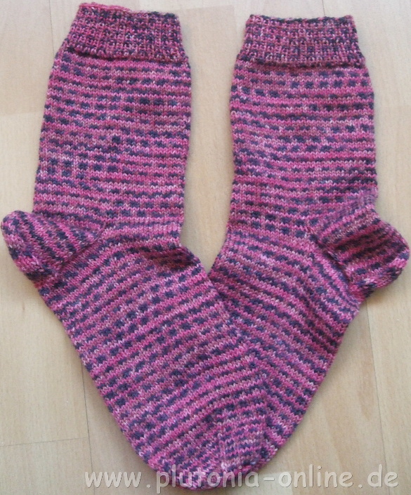 Handgestricke Socken aus einem Knäuel Sockenwolle aus einem Opal-Abo in Größe 40/41