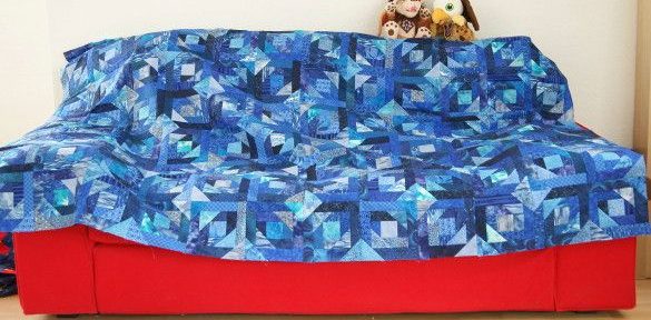 Patchworkdecke aus dem Patchworkblock Pineapple nach einer Inspiration von Quiltville in Blautönen