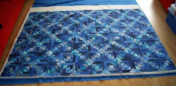 Patchworkdecke aus dem Patchworkblock Pineapple nach einer Inspiration von Quiltville in Blautönen