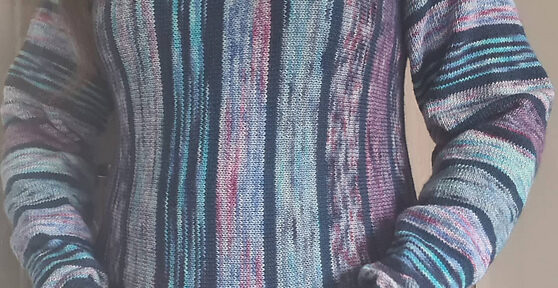 Quergestrickter Pullover aus handgefärbter Sockenwolle von Piratenwolle
