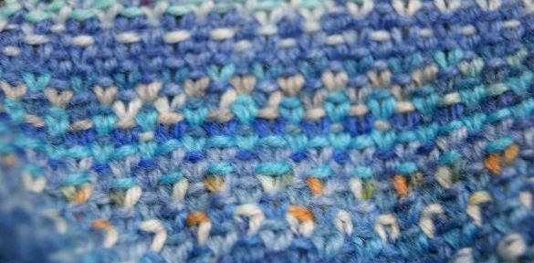 Detailansicht Fortschritt des Scrappy Scarf nach den ersten 5 Stunden; Gestrickt mit 420 Maschen