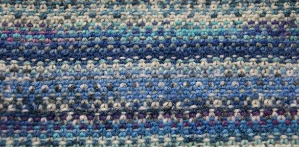 Scrappy Scarf, ein Schal aus Sockenwollresten gestrickt in Weboptik
