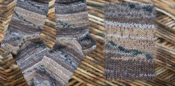 Handgestrickte Socken aus Opalwolle in Größe 44/45