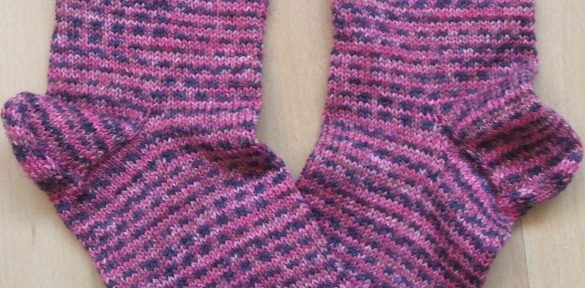 Handgestricke Socken aus einem Knäuel Sockenwolle aus einem Opal-Abo in Größe 40/41