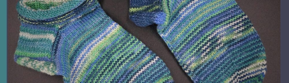 Die Fußpolster der Reste: So sieht das fertige Rollrand-Bündchen an den Sneakersocken aus.